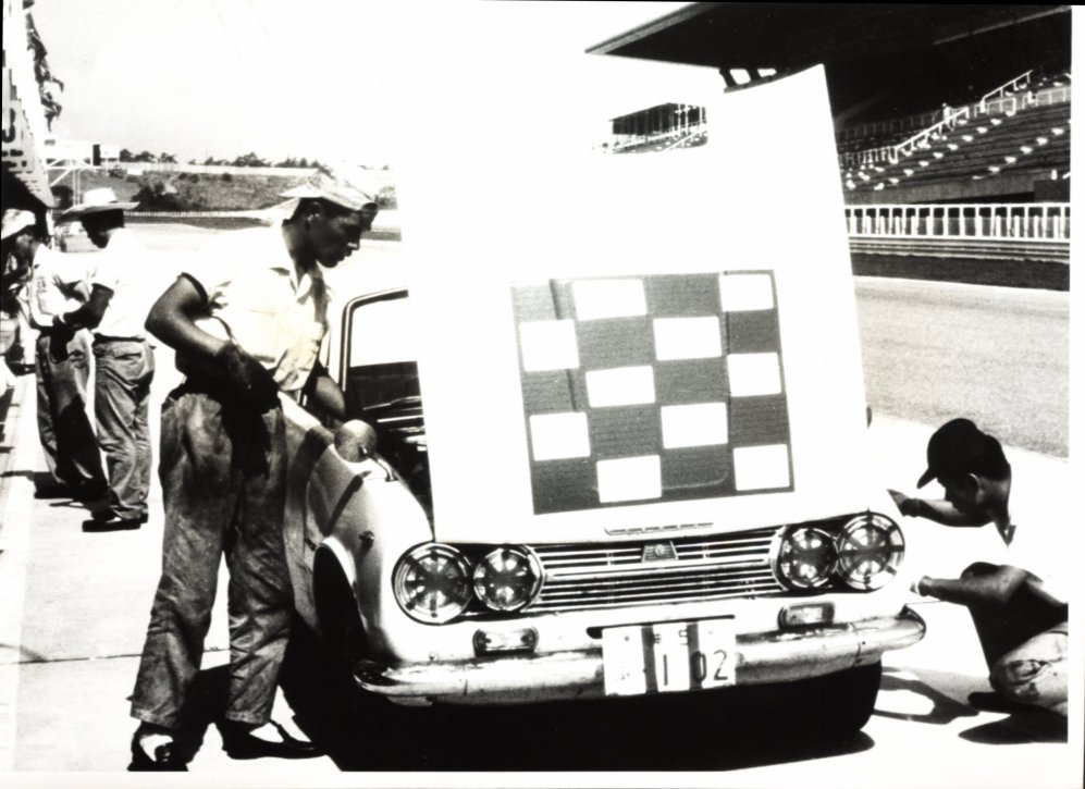 1965 Isuzu Bellett 1500 sedan - Japanese racing promo photo - 01.jpg