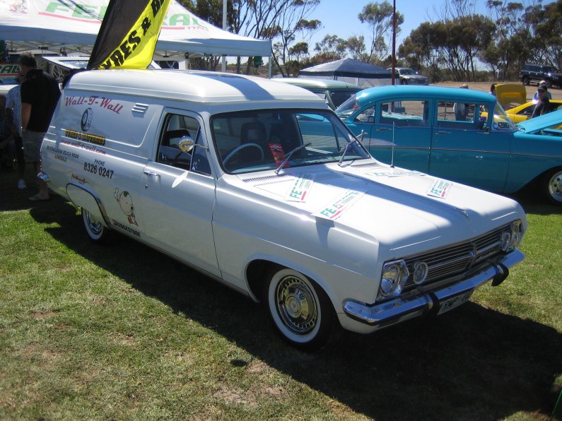 Holden HR panelvan.JPG