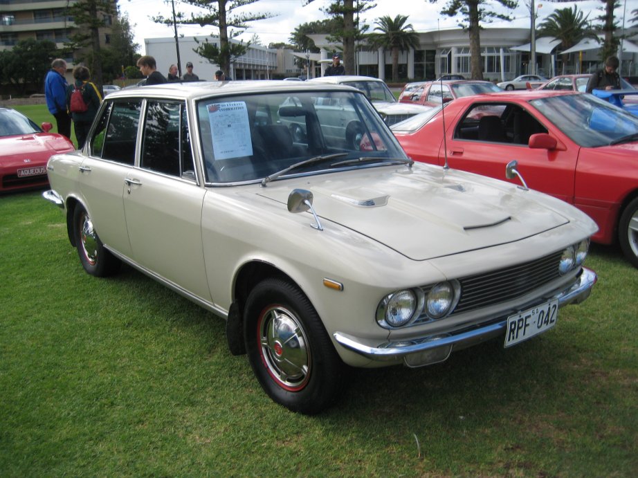 Mazda 1500 sedan with 1800 SSS bonnet - 01.JPG