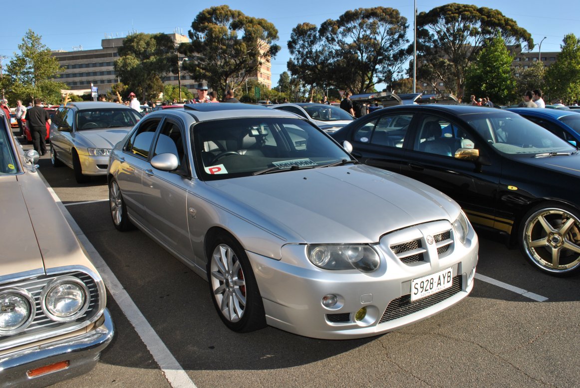 MG ZT sedan.JPG