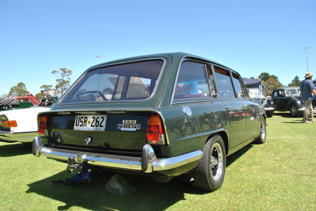 Triumph 2500 Estate - 02.JPG