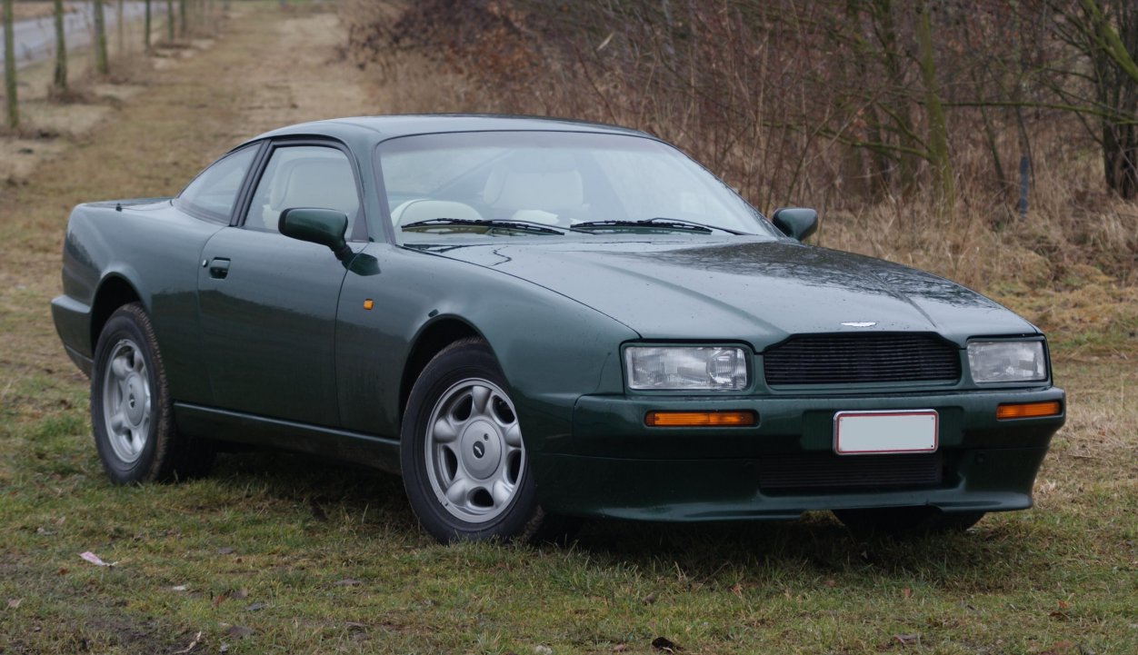 Aston Martin Virage prototype - 1988 - 06 - production model comparison.jpg