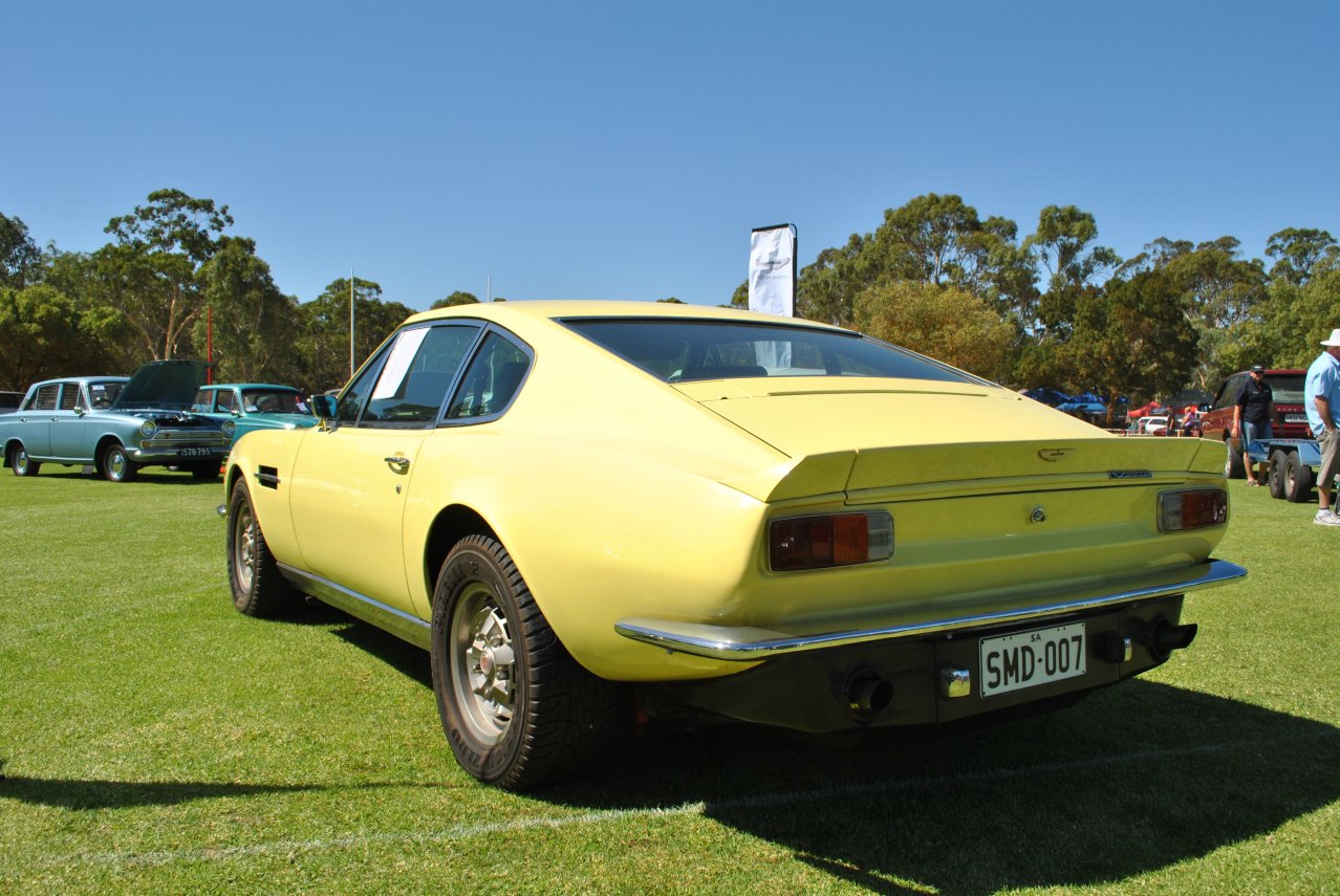 Aston Martin Vantage - 1977 - 02.JPG