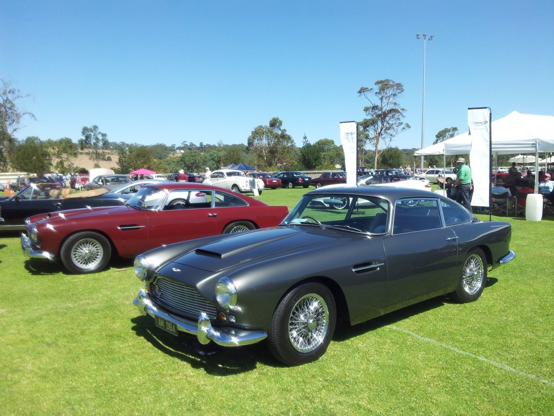 Aston Martin DB4 - red and grey examples - 02.jpg
